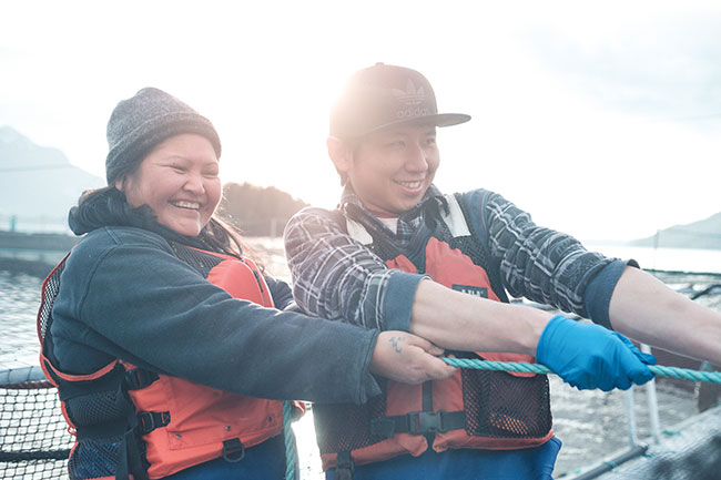 Cermaq-Canadian-employees-pulling-a-net