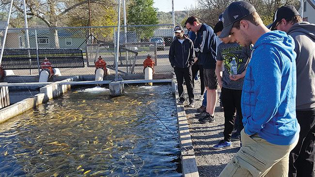 Students-at-an-Idaho-Fish-and-Game-hatchery